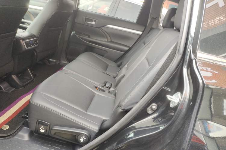 Used Toyota Highlander 2018 2.0T Four-Wheel Drive Luxury Edition 7 Seats China V Emission Standard
