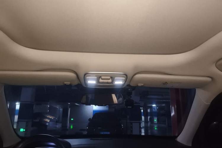 Used Geely Auto Emgrand X7 Sport 2018 1.8TD Automatic Two-Wheel Drive ZhiZun Model with 4G Connectivity
