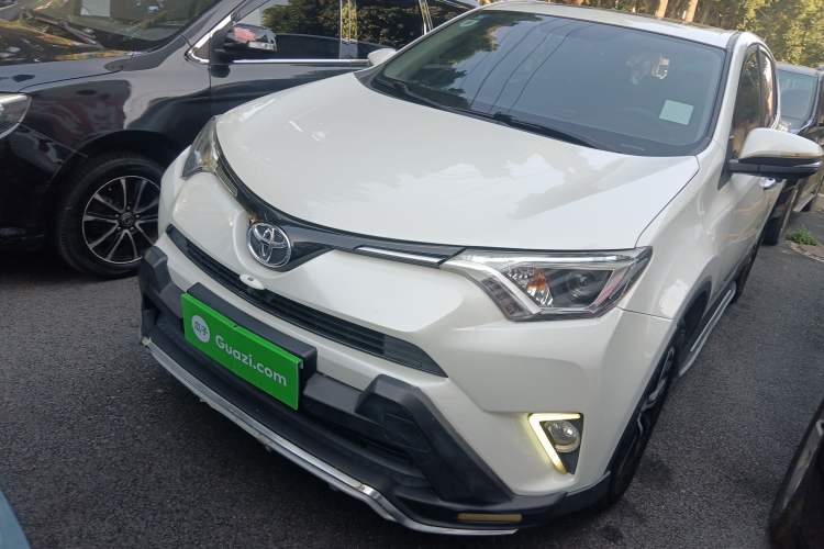 Used Toyota RAV4 2019 2.0L CVT Two-Wheel Drive Comfort Edition China VI Standard