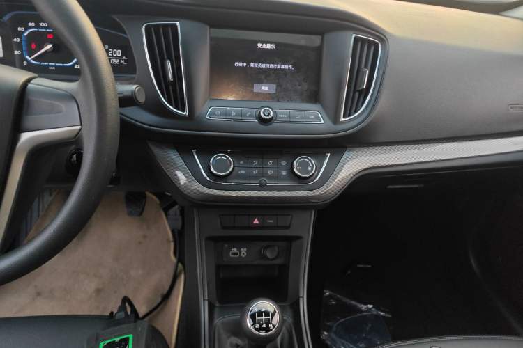 Used Roewe 360 2015 1.5L manual luxury edition