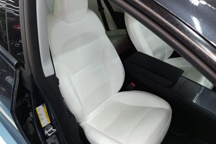 Used Tesla Model 3 2023 Rear-Wheel-Drive Version
