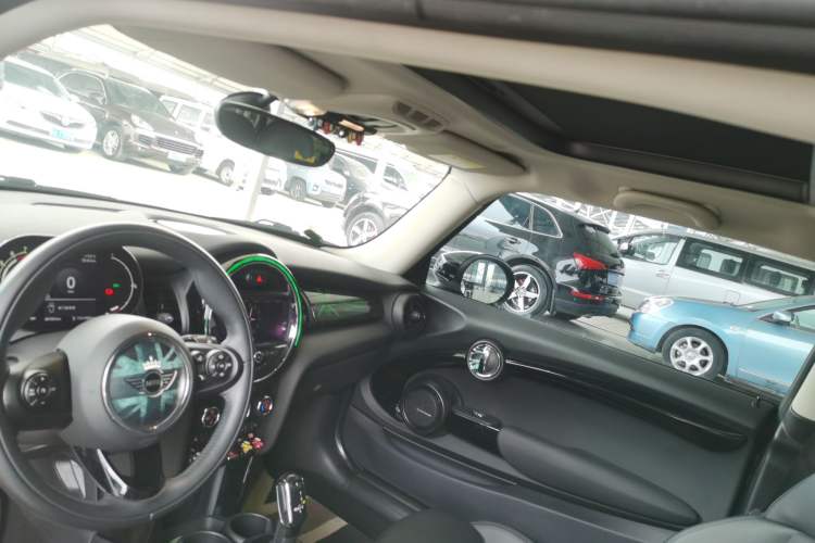 Used MINI MINI 2021 1.5T COOPER Classic Edition
