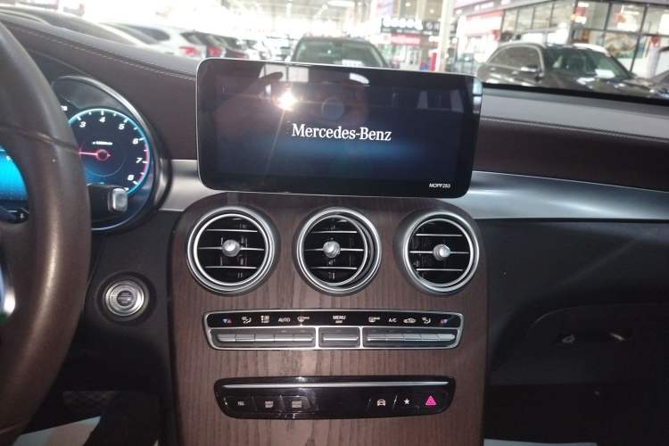 Used Mercedes-Benz GLC 2021 GLC 260 L 4MATIC Luxury Model
