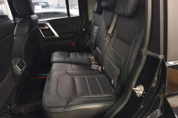 Used  BJ40 2020 2.0T Automatic Four-Wheel Drive Urban Hunter Edition Chivalrous Type
