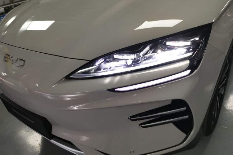 Used BYD Song PLUS New Energy 2025 EV Intelligent Driving Edition 520km Luxury Model
