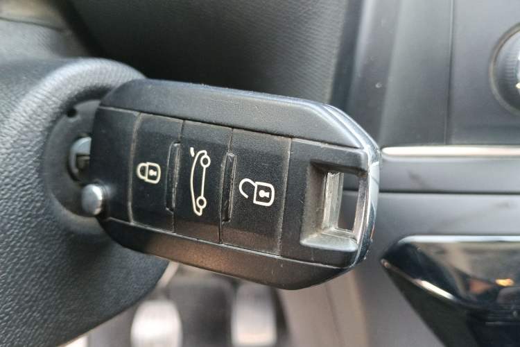 Used Peugeot 308 2016 1.6L Manual Fashion Edition
