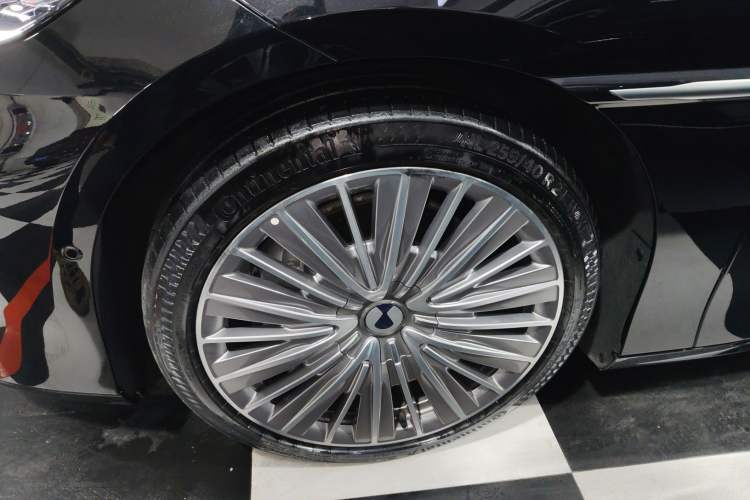 Used Denza Z9 2024 1100 km All-Wheel-Drive Ultra Version