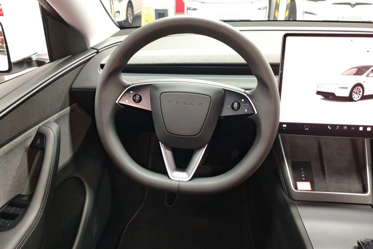 Used Tesla Model Y 2025 Rear-Wheel-Drive Version