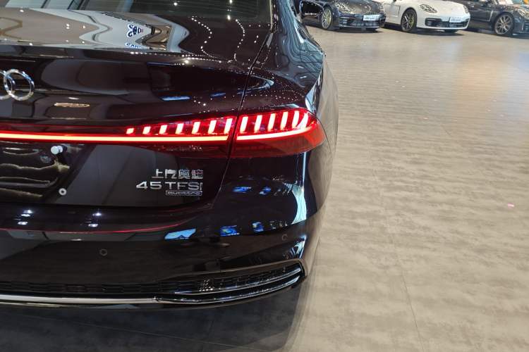 Used Audi A7L 2024 45TFSI quattro S-line Visionary Edition Flow Crystal Package
