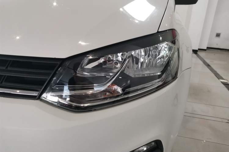 Used Volkswagen Polo 2016 1.6L Automatic Comfort Model
