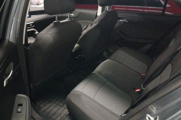 Used Roewe i5 2023 1.5L Manual Comfort Edition
