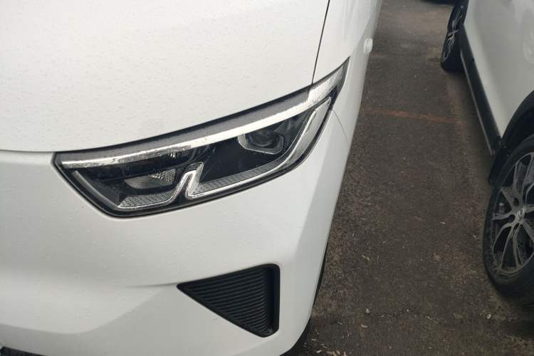 Used Wuling Yangguang 2024 300KM Comfort Version Passenger Van 75kW
