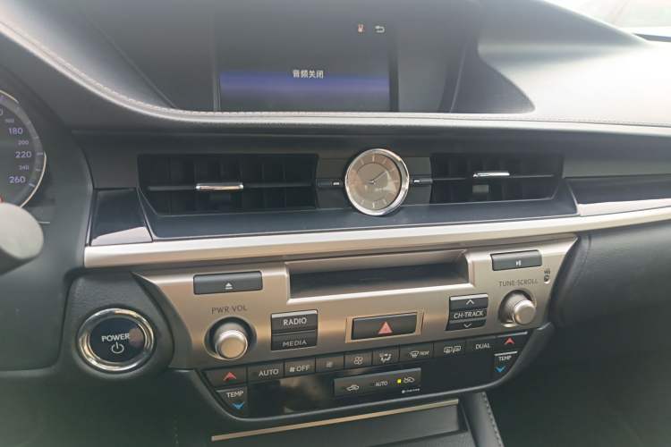 Used Lexus ES 2015 300h Comfort Edition
