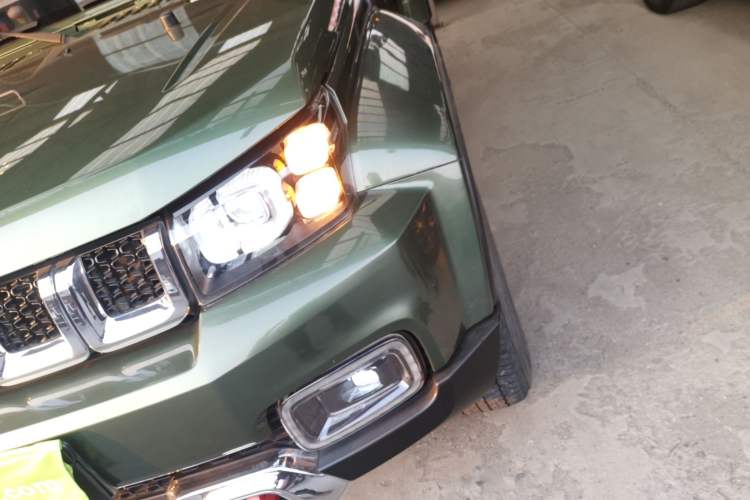 Used Beijing Auto BJ40 2018 PLUS 2.3T Automatic Four-Wheel Drive Flagship Version China V Emission Standard
