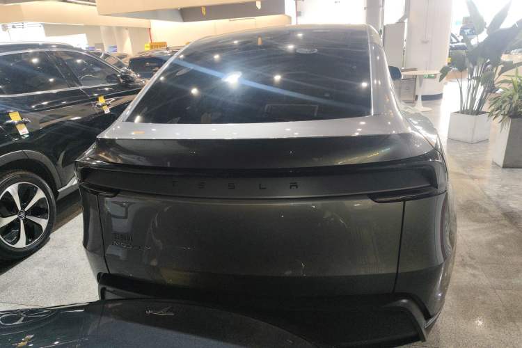 Used Tesla Model Y 2025 Rear-Wheel-Drive Version