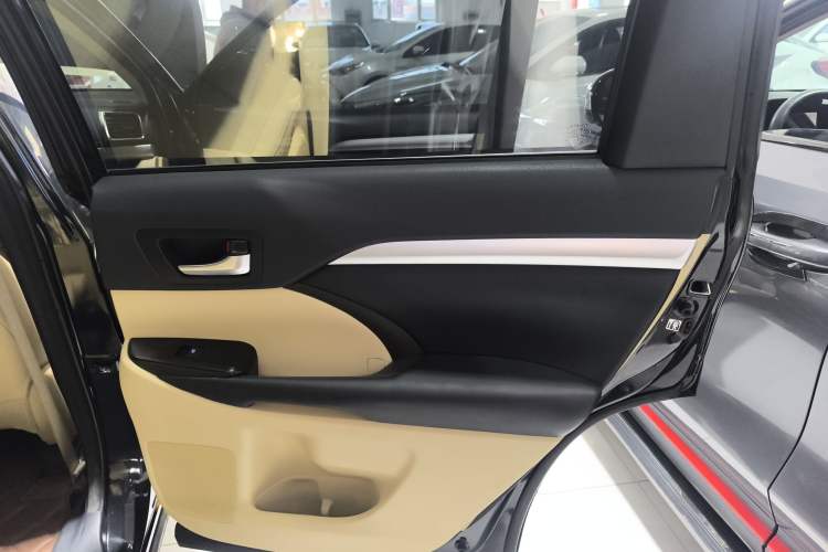 Used Toyota Highlander 2018 2.0T Four-Wheel Drive Luxury Edition 7 Seats China V Emission Standard
