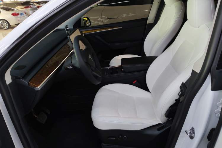 Used Tesla Model Y 2024 Long-Range All-Wheel-Drive Version