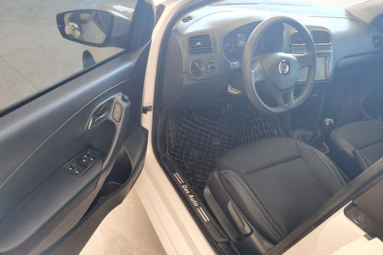 Used Volkswagen Polo 2014 1.4L Manual Fashion Edition
