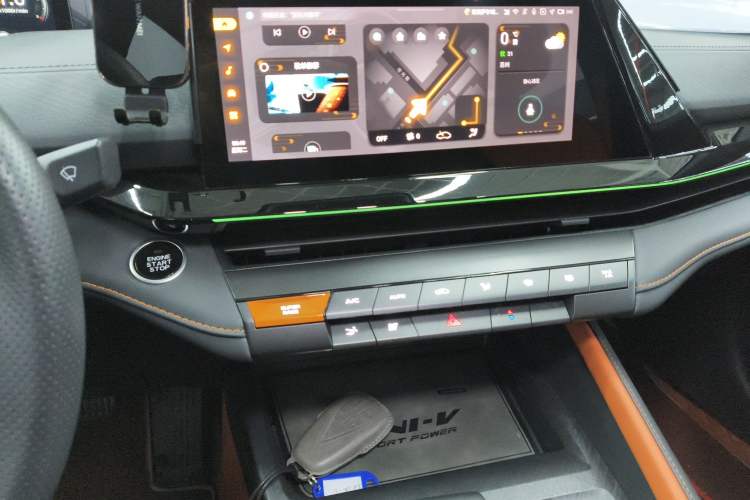 Used Changan UNI-V 2022 1.5T Prestige Version
