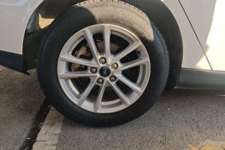 Used Ford Focus 2018 Hatchback Classic 1.6L Automatic Trendy SmartDrive Edition
