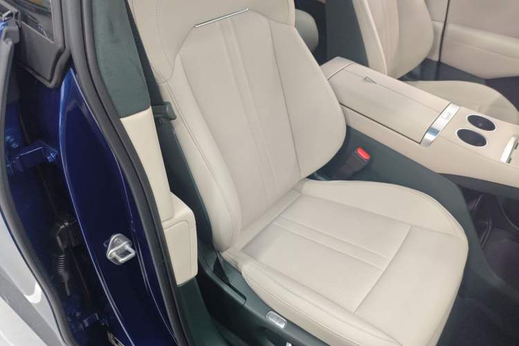 Used  YU7 2025 Ultra-Long Range High-Performance All-Wheel-Drive Max Edition