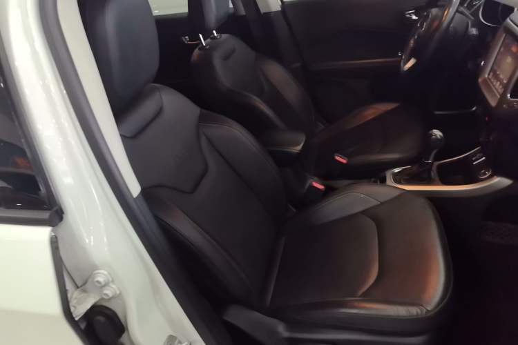 Used  Compass 2017 200T Automatic Family Edition
