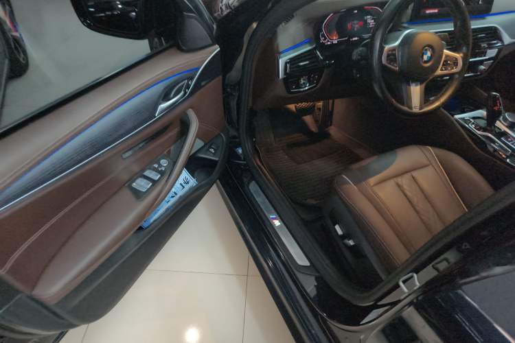 Used BMW 5 Series 2021 Facelifted 530Li Leading Edition M Sport Package
