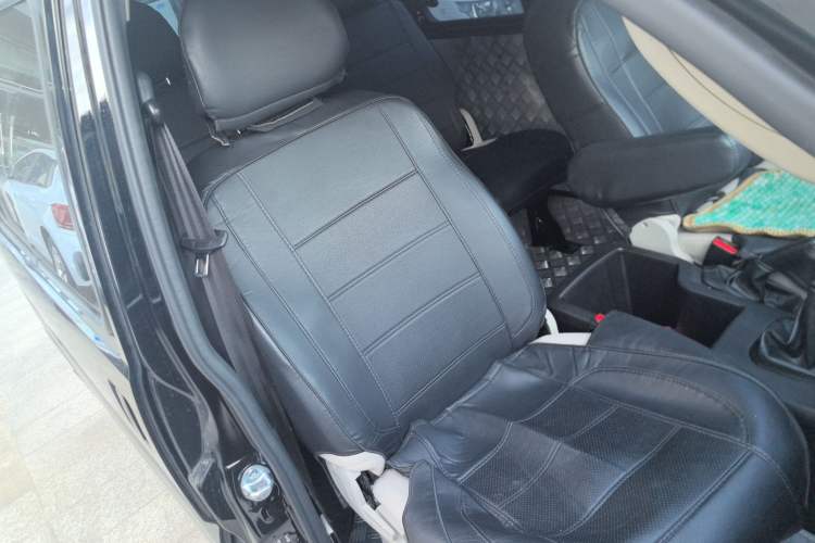 Used FORTHING Lingzhi 2023 M5 1.6L Practical Model 5 Seats
