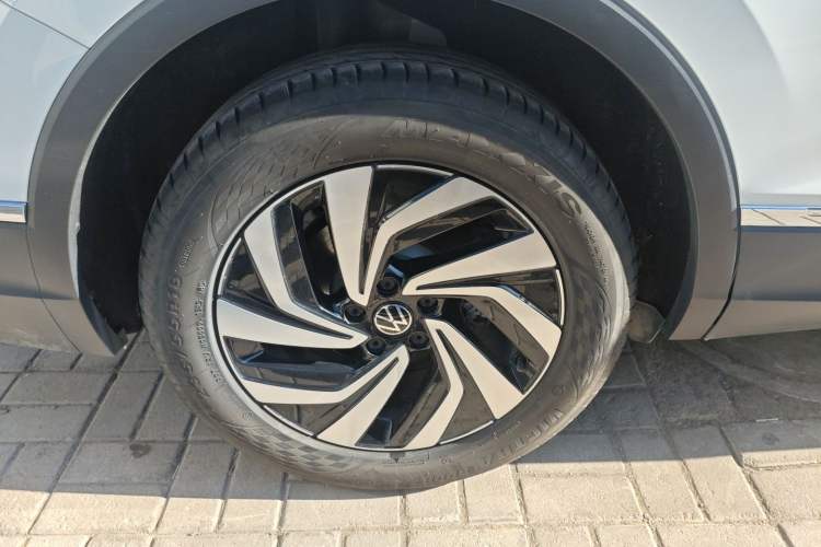 Used Volkswagen Tiguan L 2025 Model, Outstanding Version, 300TSI Automatic Two-Wheel Drive Longteng Edition