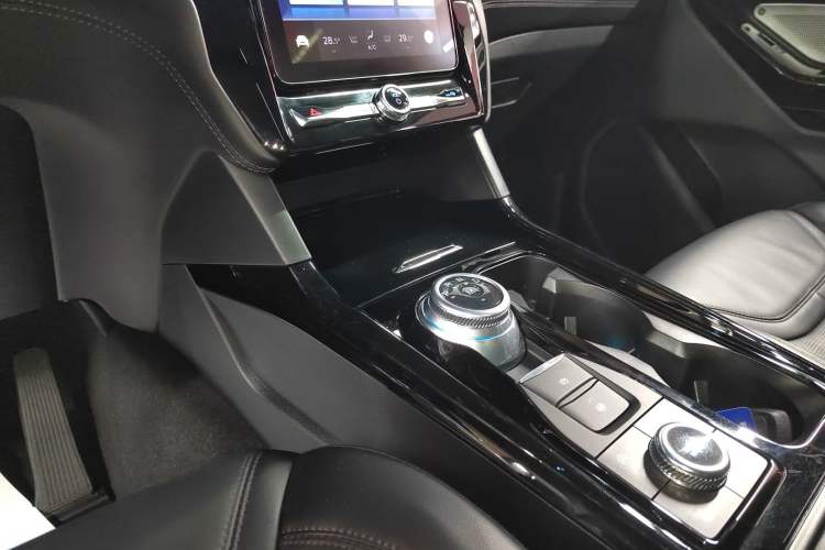 Used Ford Explorer 2020 EcoBoost 285 4x4 Platinum Edition 6 Seats
