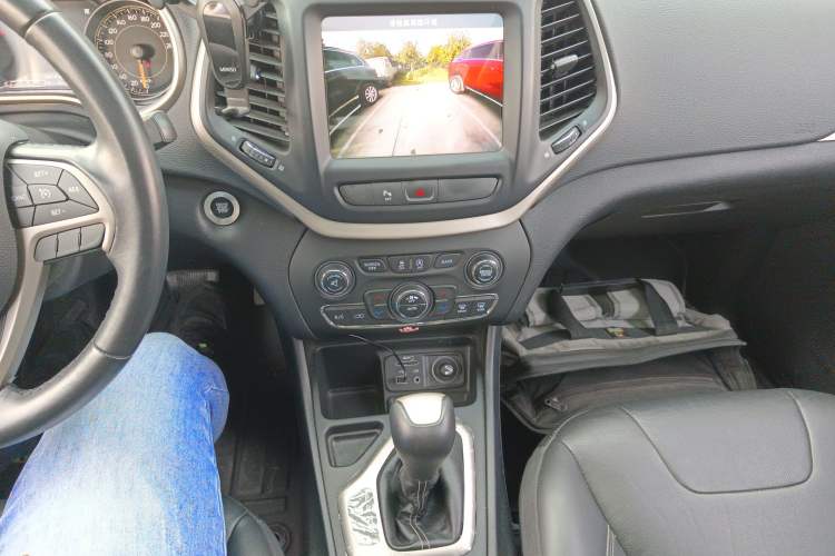 Used  Cherokee 2017 2.0L Superior Edition