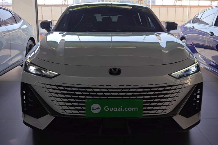 Used Changan UNI-V 2023 1.5T Prestige Model
