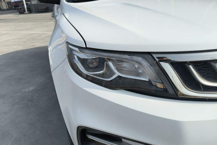 Used Geely Auto Emgrand X7 Sport 2018 1.8TD Automatic Two-Wheel Drive Smart Connect 4G Internet Edition
