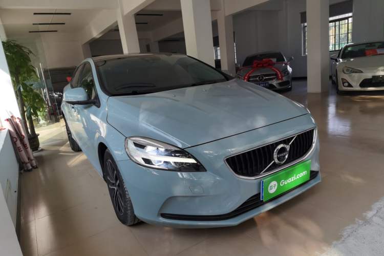 Used Volvo V40 2017 T3 Zhiyi Edition
