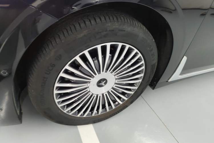 Used VOYAH Dream 2025 PHEV Four-Wheel Drive Prestige Kunpeng Edition
