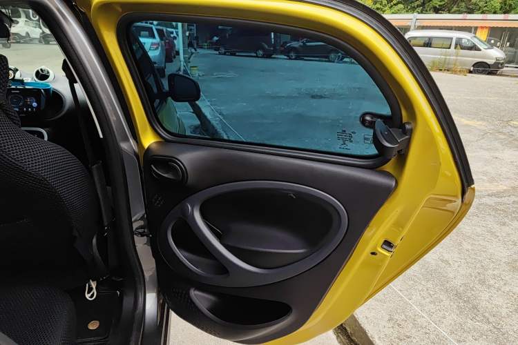 Used  forfour 2016 1.0L 52 kW Dynamic Edition
