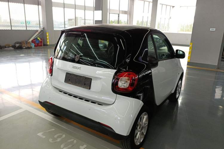 Used  fortwo 2015 1.0L 52 kW hardtop Dynamic version
