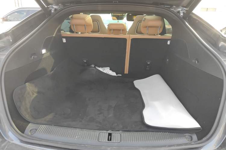 Used  R7 2023 Rear-Drive Screen King Edition
