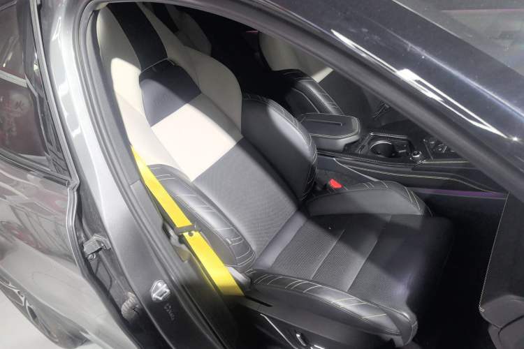 Used Lynk & Co 05 2020 2.0TD Two-Wheel Drive Shine Halo