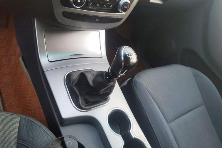 Used  T6 2020 2.0T Diesel Two-Wheel-Drive Elite Version Long Wheelbase China VI Emission Standard HFC4DB2-2E