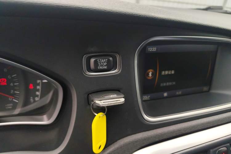 Used Volvo V40 2014 Cross Country 2.0T Zhiyi Edition
