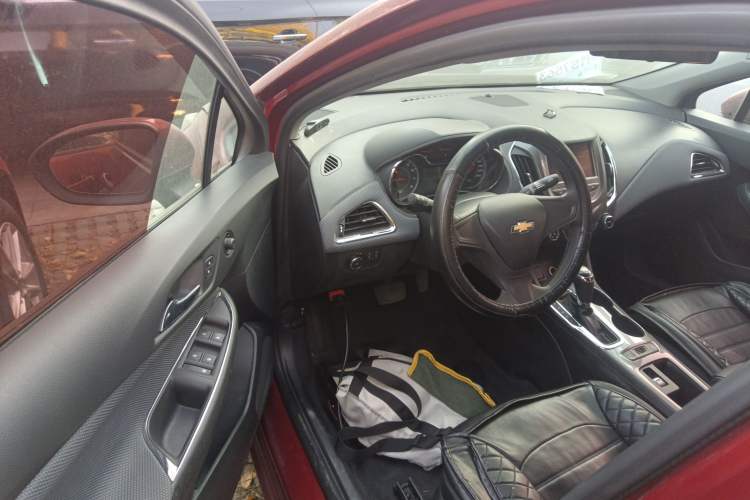 Used Chevrolet Cruze 2018 320 Automatic Pioneer Sunroof Edition
