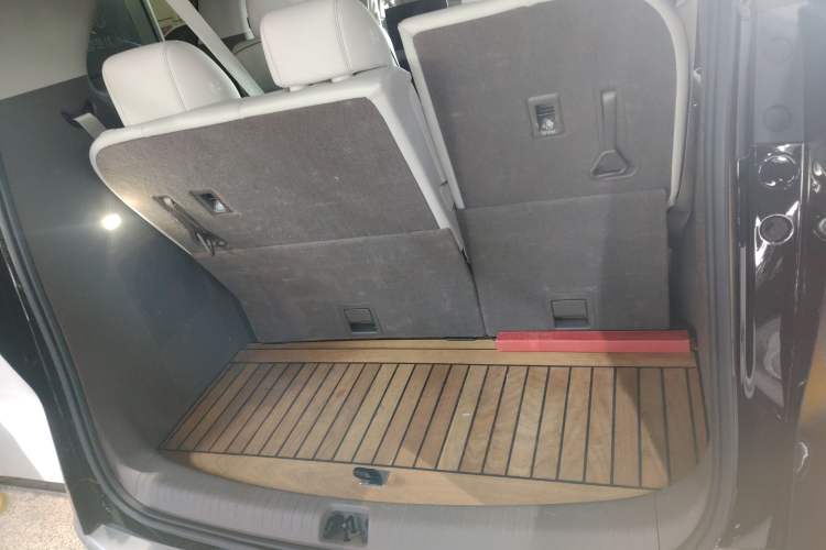 Used Denza D9 2022 DM-i 970 Four-Wheel Drive Prestige Model
