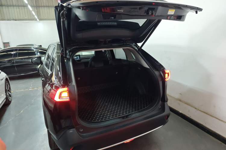 Used Toyota Wildlander 2022 2.0L CVT 4x4 Luxury PLUS Edition
