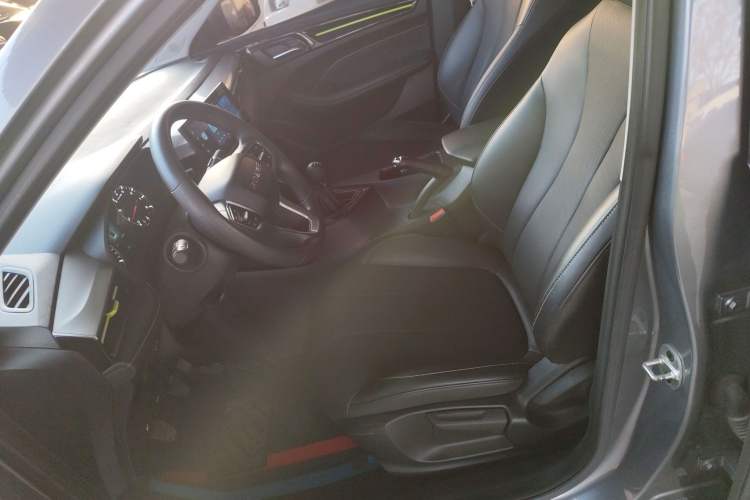 Used Roewe i5 2021 1.5L Manual Diamond Edition
