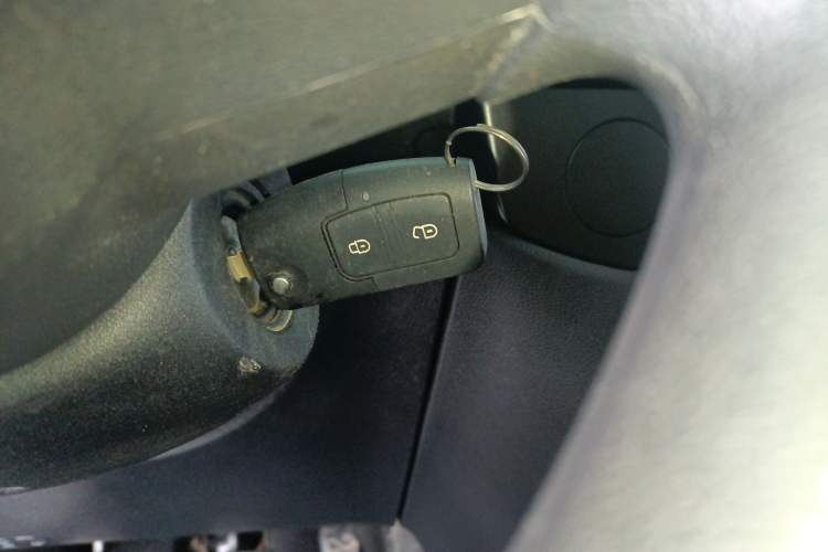 Used JMC Fushun 2022 2.0T Manual Multi-Function Passenger Vehicle Mid-Range High Roof 6-7 Seats
