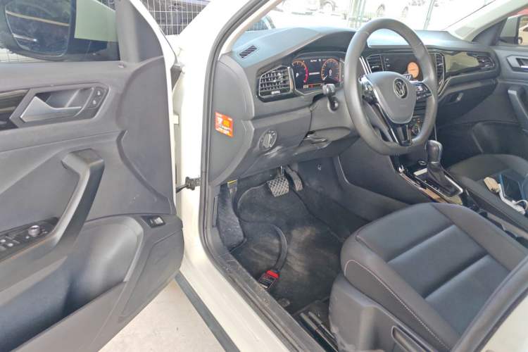 Used Volkswagen T-ROC 2021 280TSI DSG Two-Wheel Drive Comfort Connect Edition
