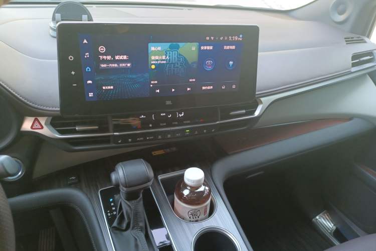 Used Toyota Granvia 2023 2.5L Hybrid Flagship VIP Edition
