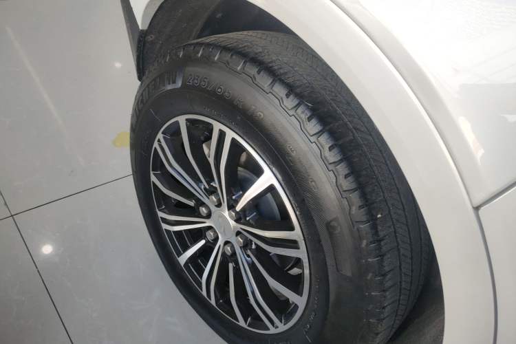 Used Cadillac XT5 2018 28E Four-Wheel Drive Tech Version
