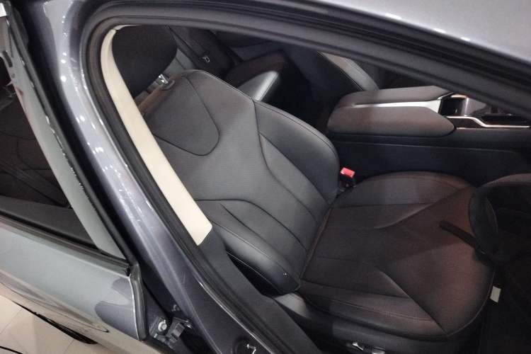 Used Hongqi E-QM5 2024 610 km PLUS
